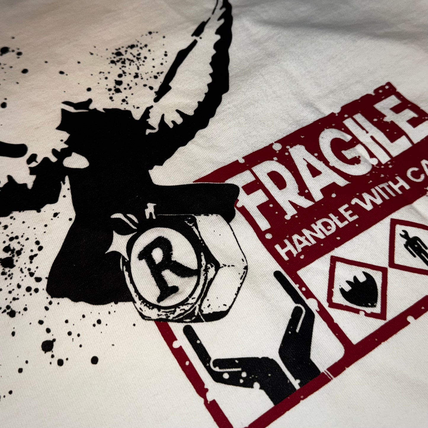 CAMISETA BOXY "HANDLE WITH CARE"